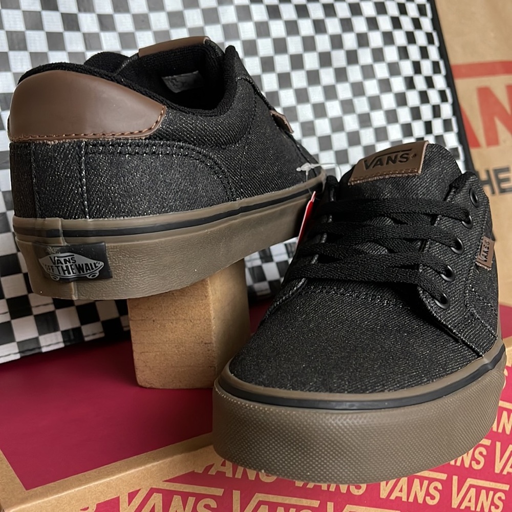 Vans Men’s Bishop
(Waxed Denim) Black/Gum
VN000NLUAKS
Sneakers - Picture 10 of 16